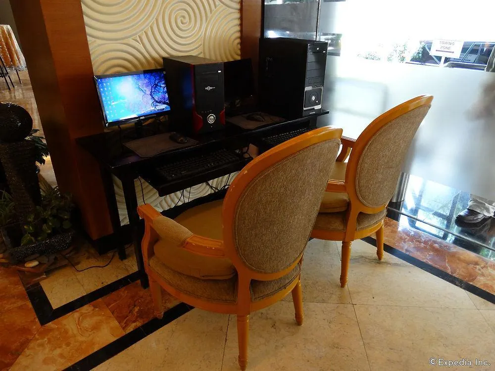 Palm Hotel Manila 3*,