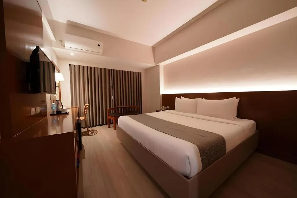 Palm Hotel Manila 3*,