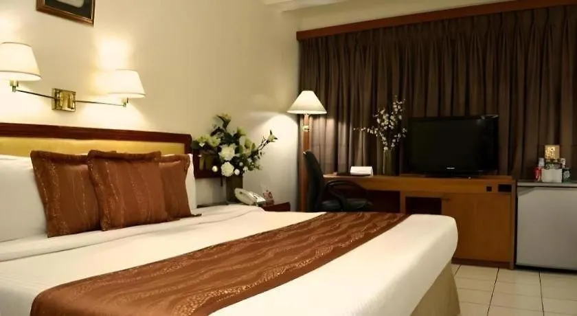 Palm Hotel Manila 3*,