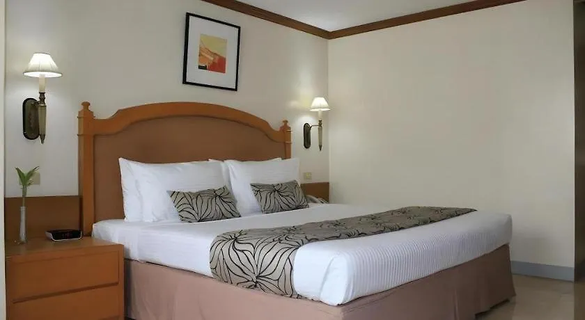 Palm Hotel Manila 3*,