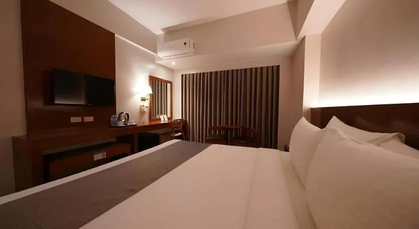 Palm Hotel Manila